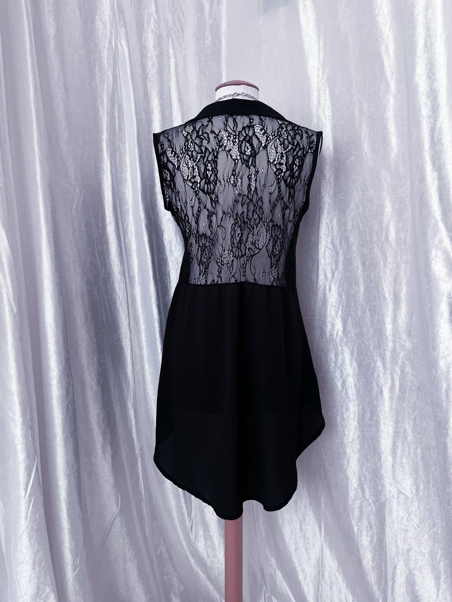 Gothic black shirt with lace and long tail on the back 🕸️🕷️