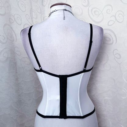 Iconic white lace-up corset 🦷🐇