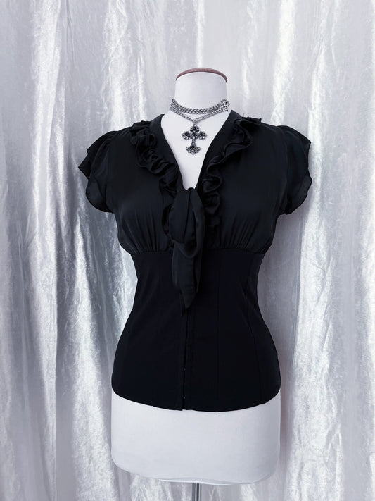 00’s Clockhouse Gothic shirt that closes with clasps and lace up back detail 🦇