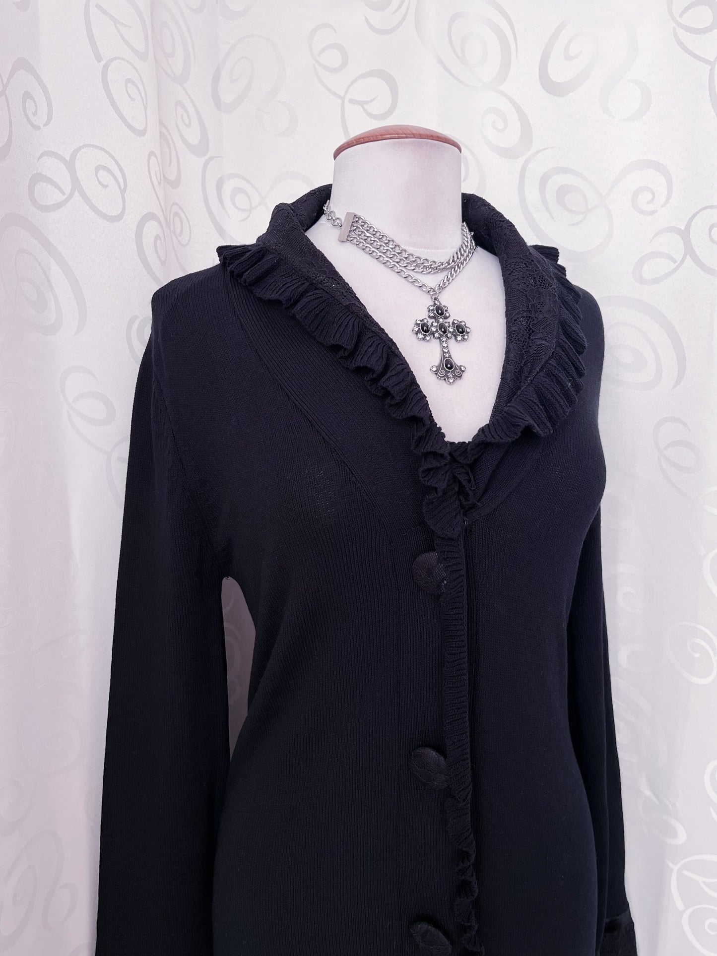 00’s Gothic heavy cardigan with lacey & velvet details 🦇🌀