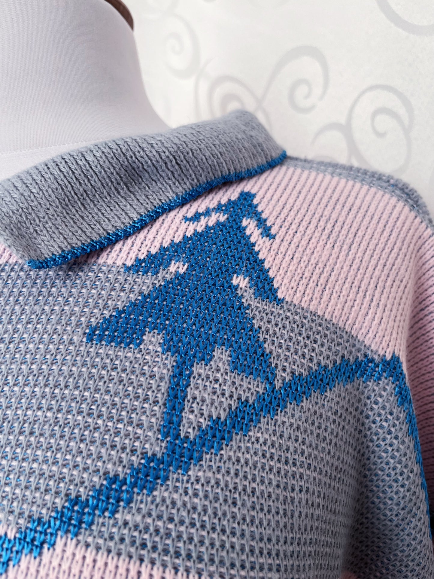 00’s cutecore striped wool sweater with embroidered Igloo detail 🐧❄️