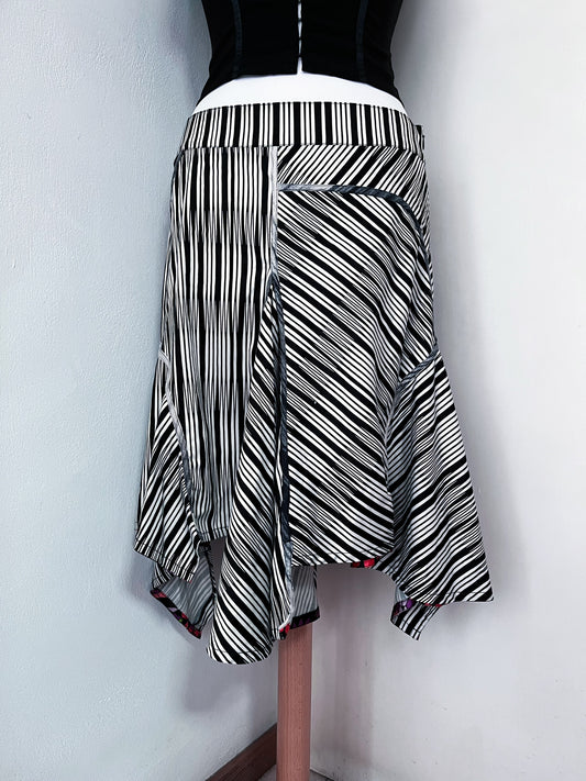 00’s witchy asymmetrical black & white skirt 💜🕸️