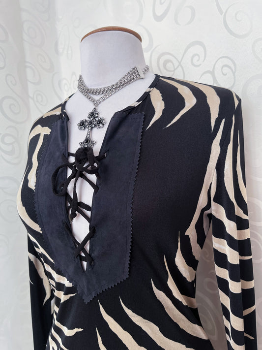 Hot zebra print asymmetrical top with lace-up detail 🦓🖤