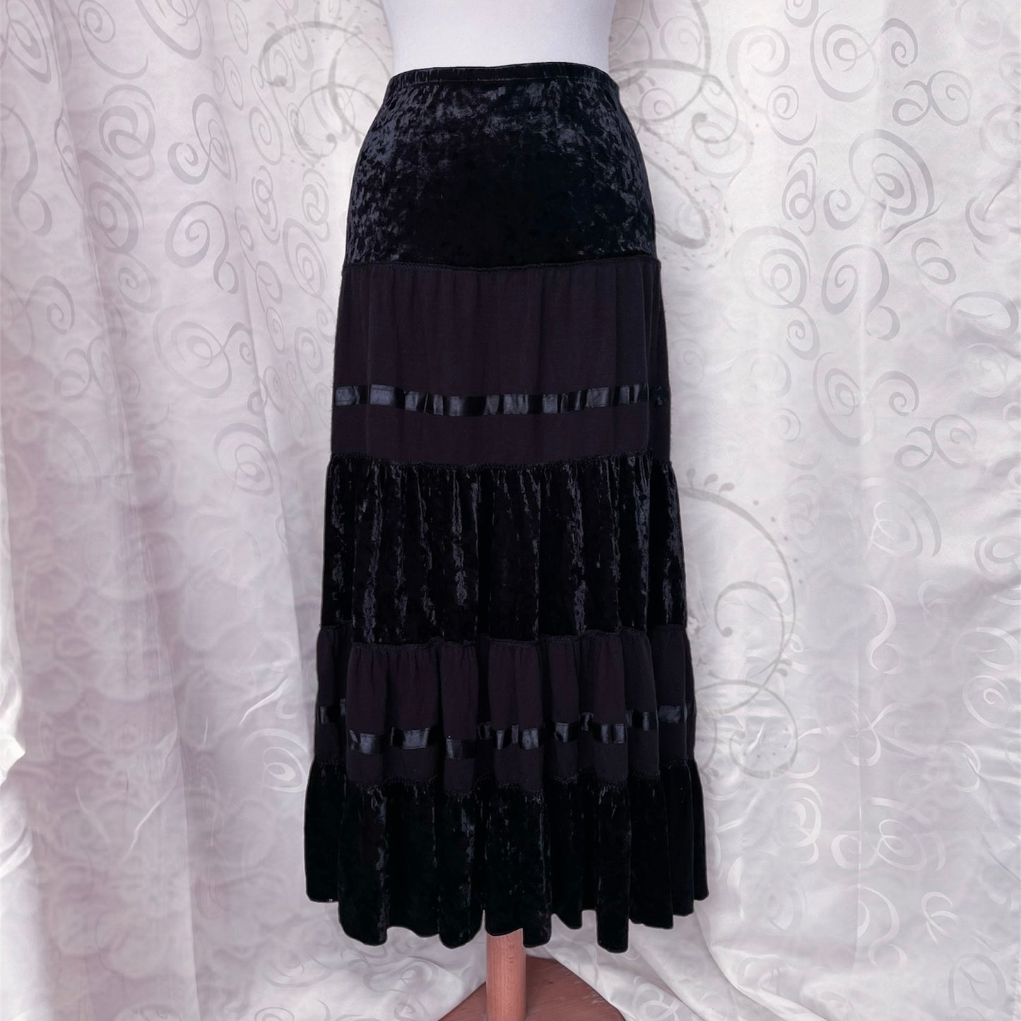 00’s whimsygoth velvet black layered skirt 🕷️