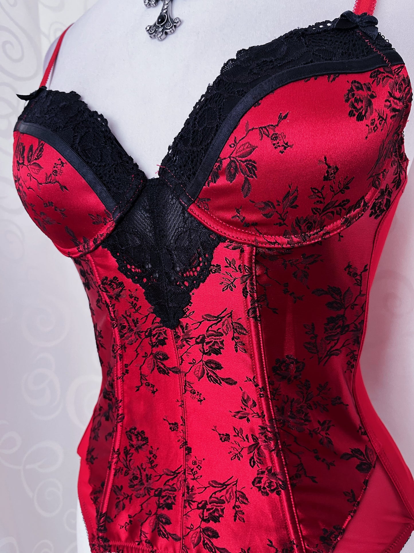 Gothic vampire corset with embossed & lace details 🦇❤️