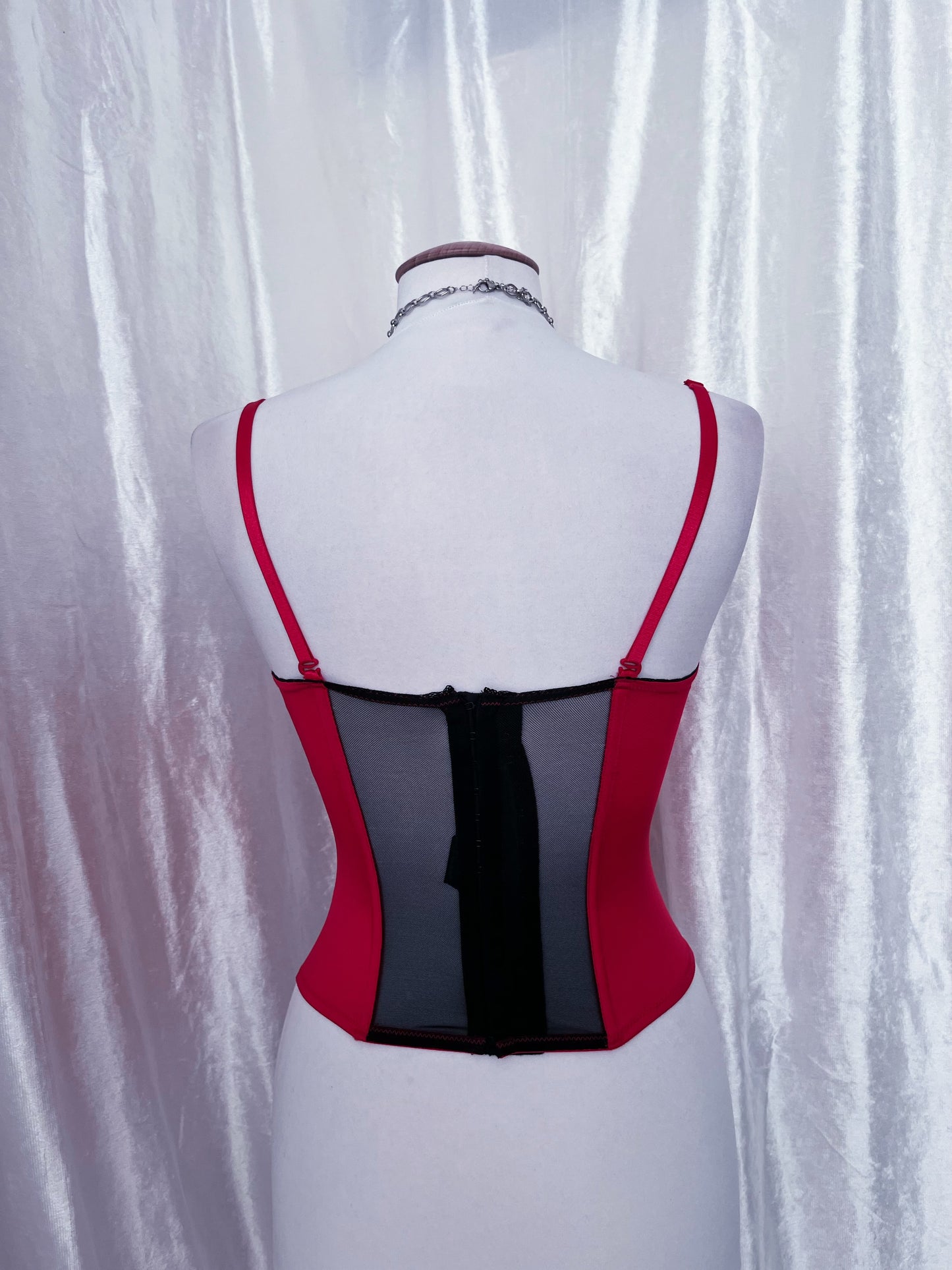 H&M vampire red corset with lace detail 🦇