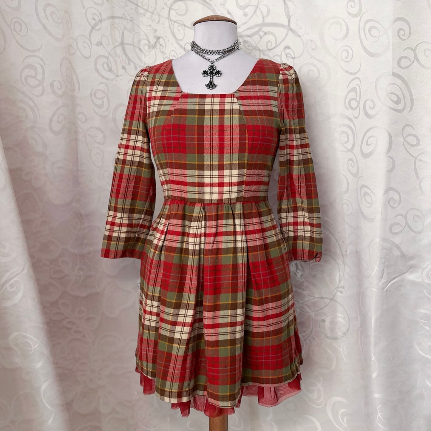 Alternative chinese tartan dress with tulle layer and pockets on the sides 🌀❤️