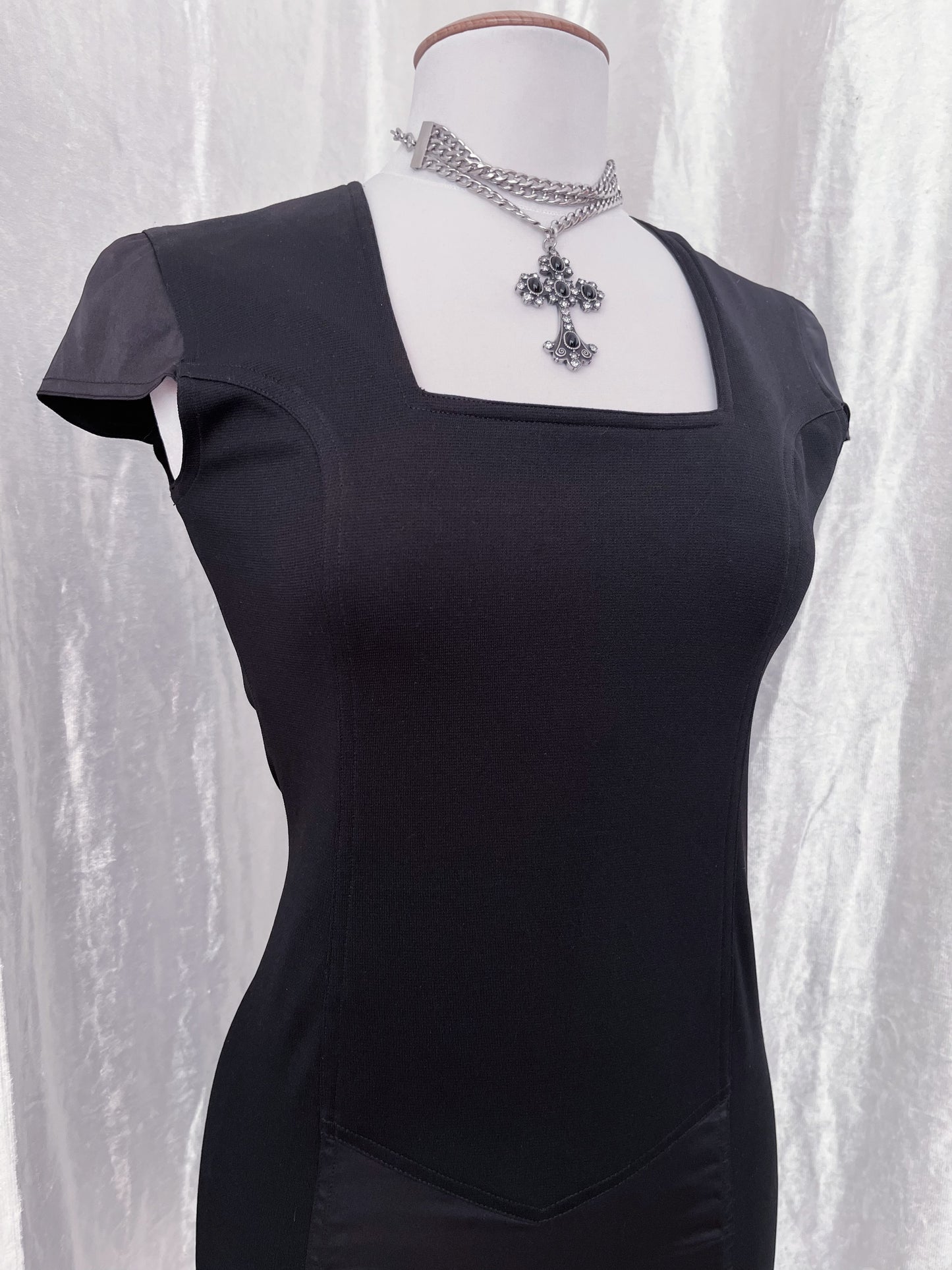 Office goth black dress 👓🕷️