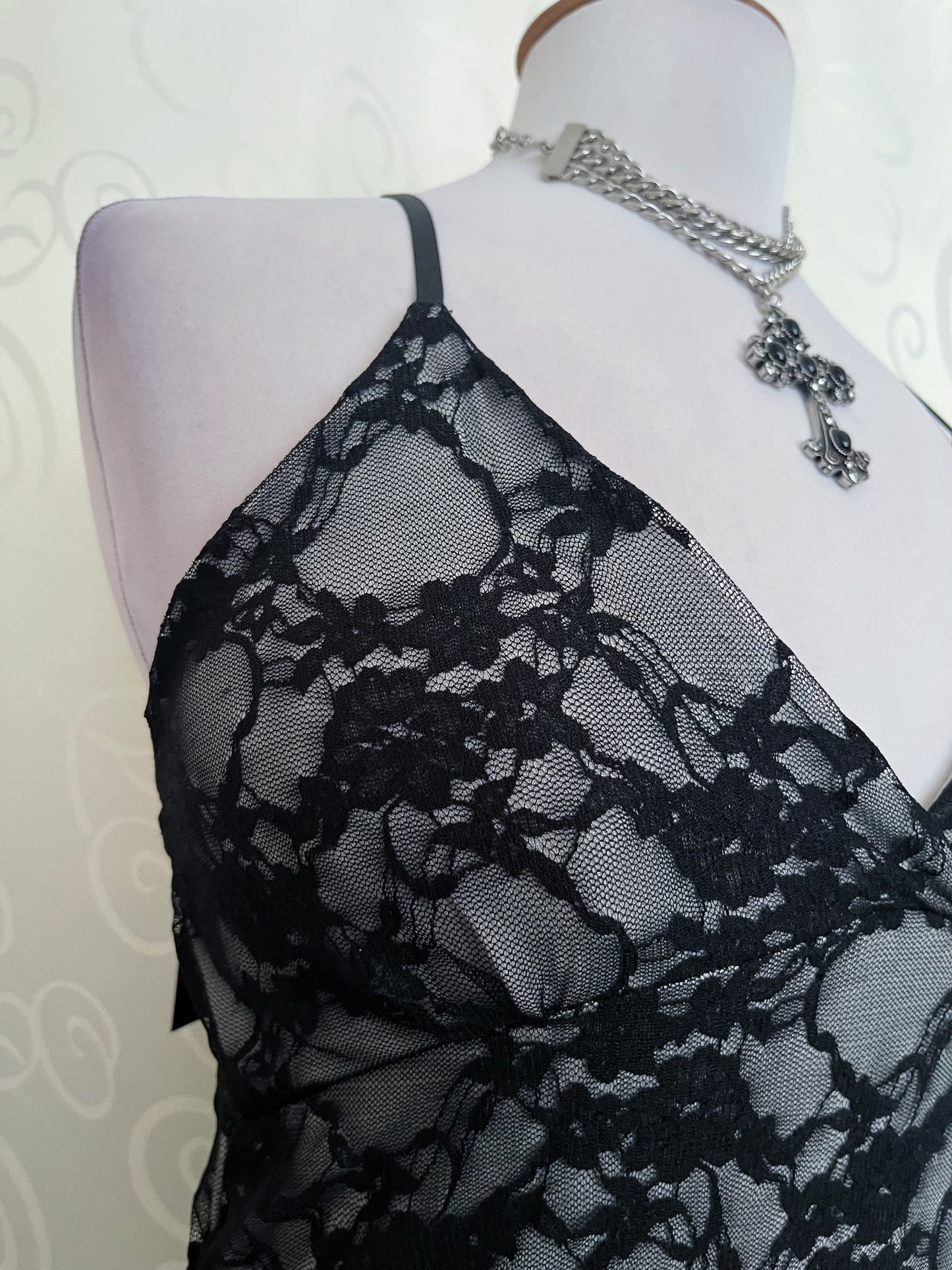 00’s deadstock whimsygoth lacey black dress 🕷️