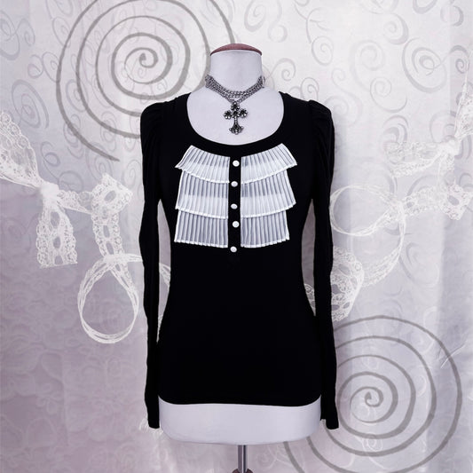Gothic Jirai Kei black top with puff sleeves and ruffle detail 🦇