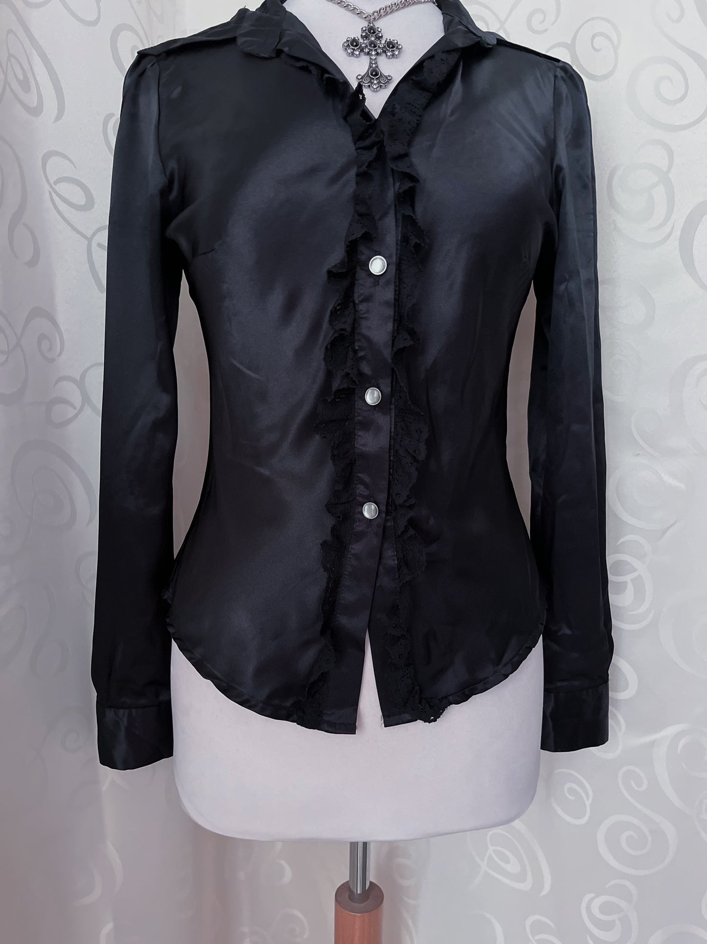 00’s Gothic satin shirt with lacey ruffle detail 🕷️