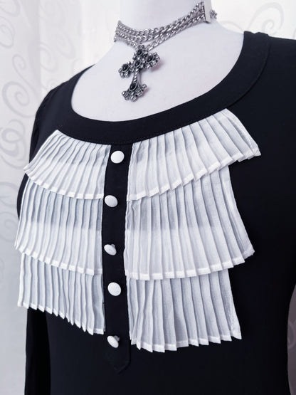 Gothic Jirai Kei black top with puff sleeves and ruffle detail 🦇