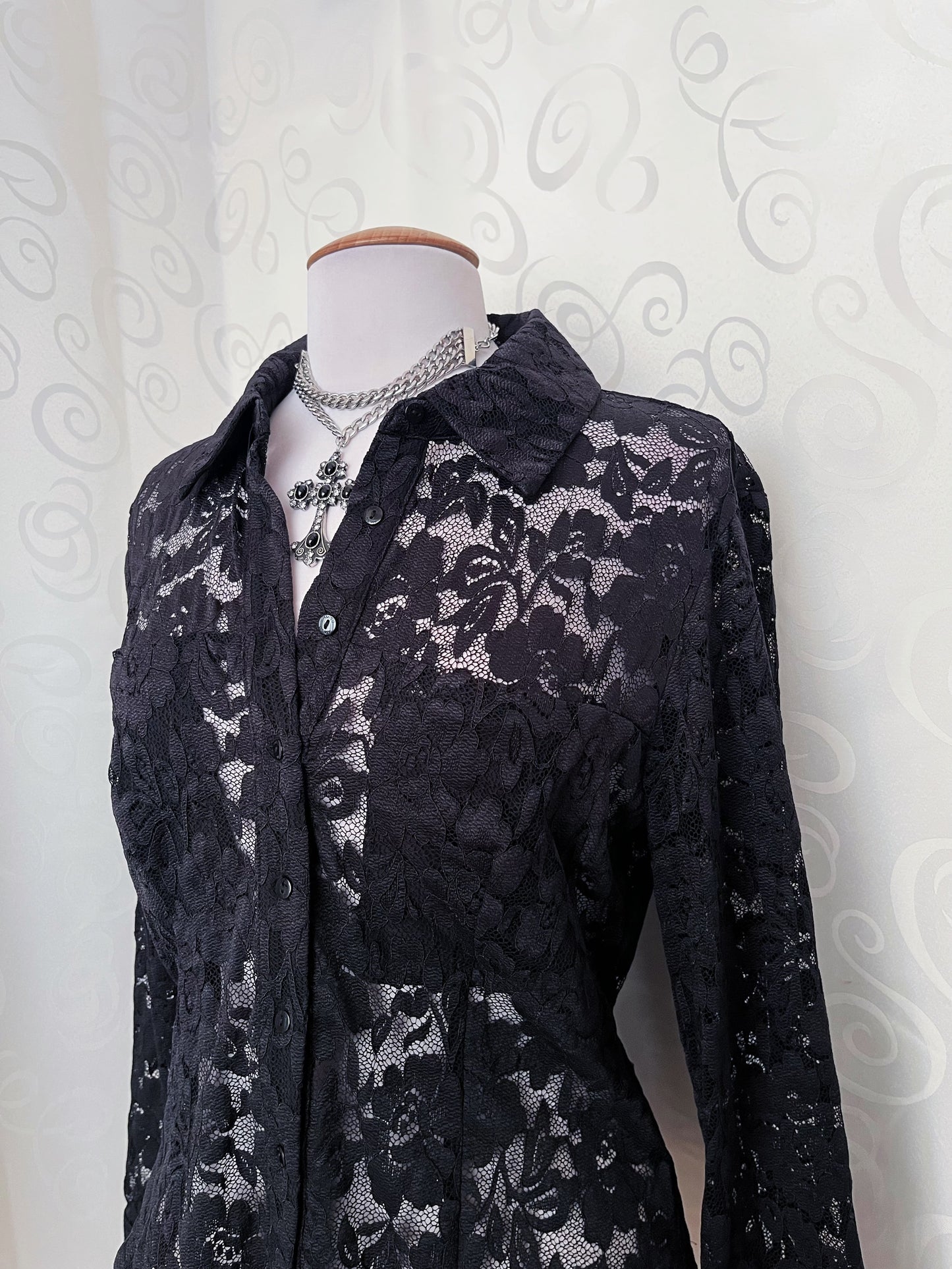 Iconic Gothic lacey black shirt 🕷️