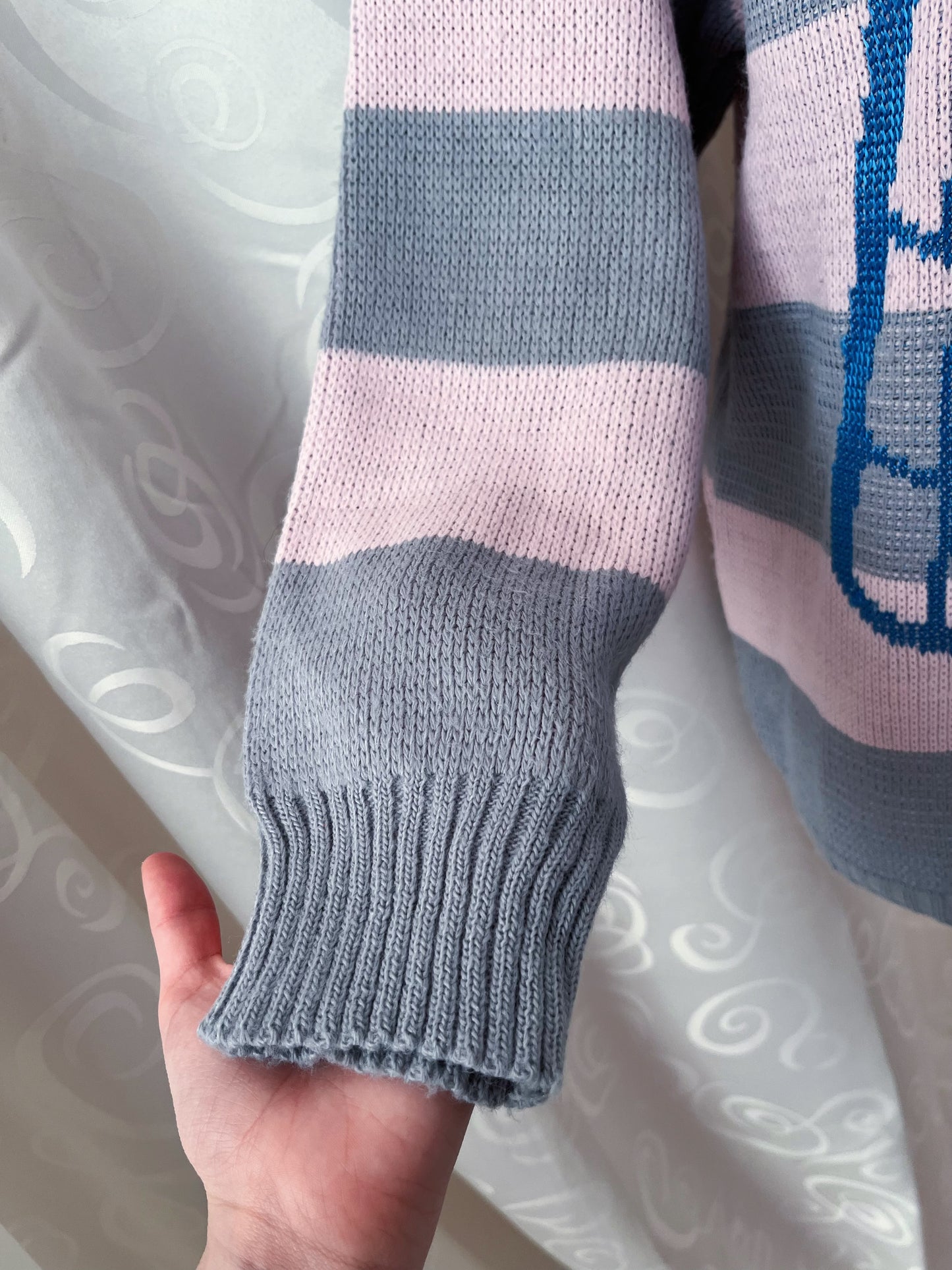 00’s cutecore striped wool sweater with embroidered Igloo detail 🐧❄️