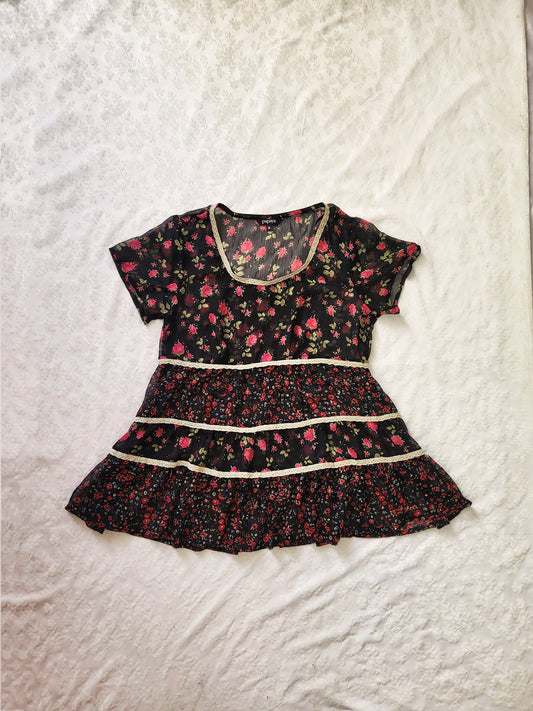 Pretty mesh coquette floral top 💐