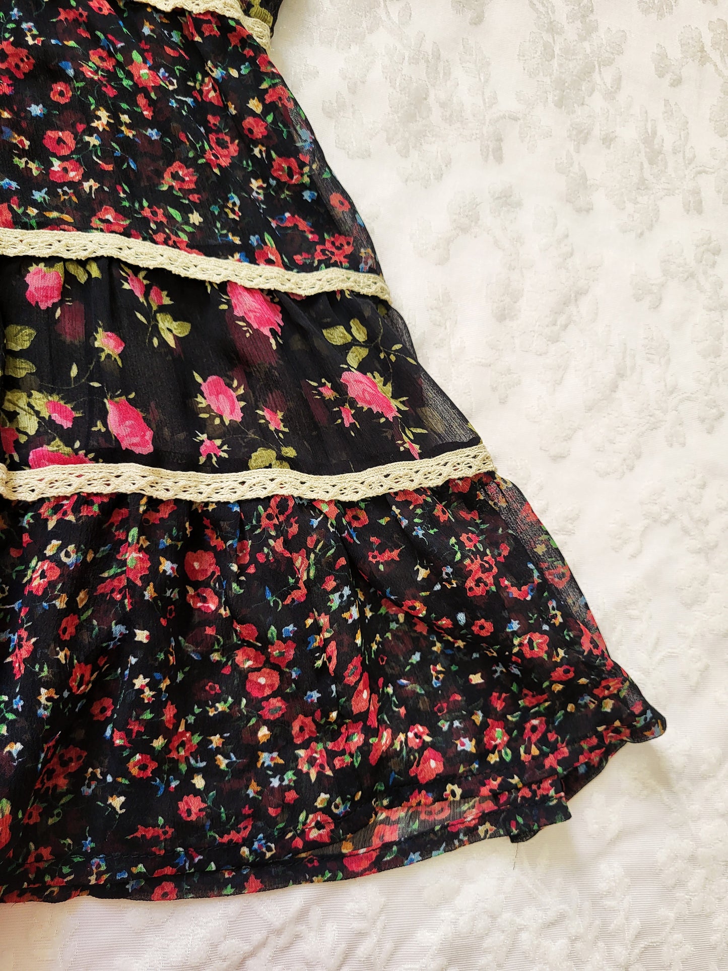 Pretty mesh coquette floral top 💐