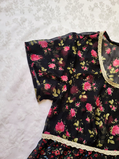 Pretty mesh coquette floral top 💐