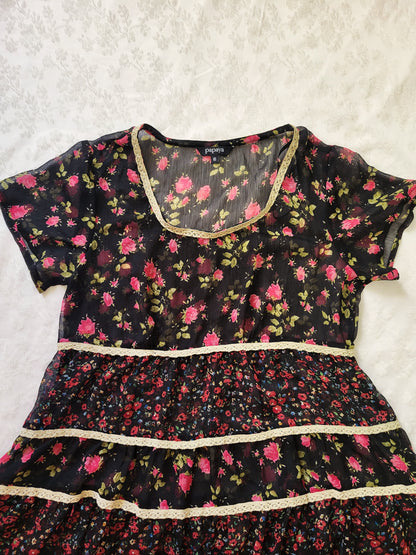 Pretty mesh coquette floral top 💐