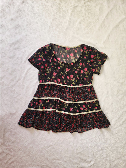 Pretty mesh coquette floral top 💐